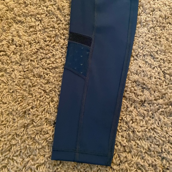 Lululemon Wunder Under tight with mesh. Worn twice. - Picture 4 of 7